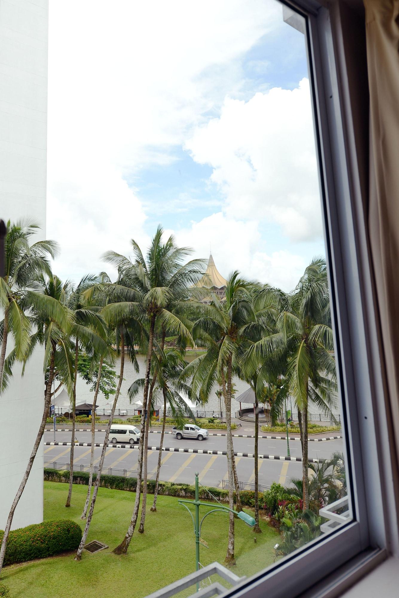 Tune Hotel - Waterfront Kuching Exterior photo